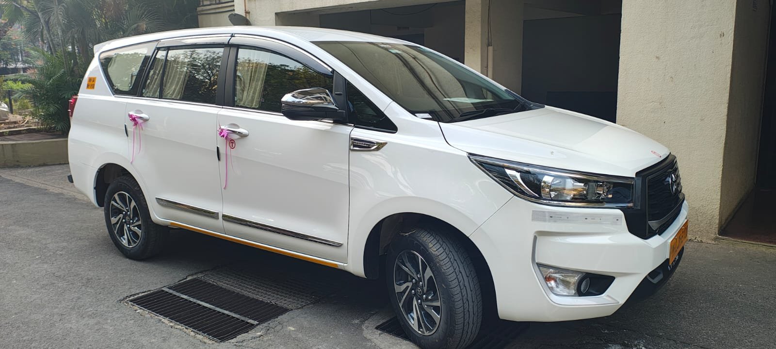 Innova Crysta Side